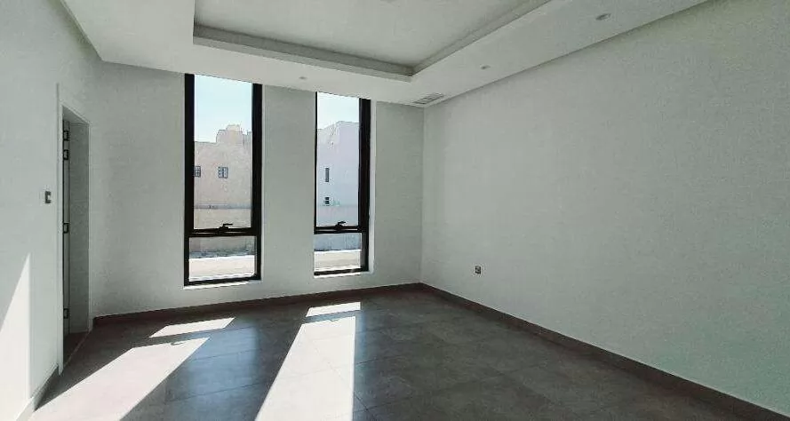 Жилой Готовая недвижимость 4 спальни Н/Ф Квартира  в аренду в Кувейт #23566 - 1  image 