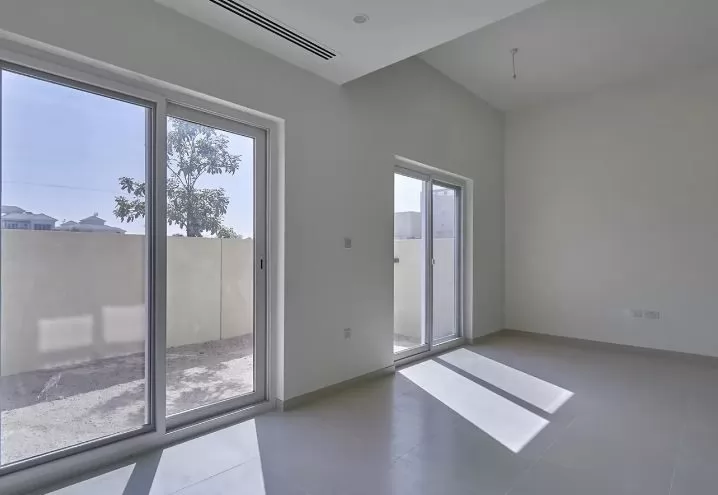 مسکونی املاک آماده 4 اتاق خواب U/F ویلای مستقل  برای اجاره که در دبی #23582 - 1  image 