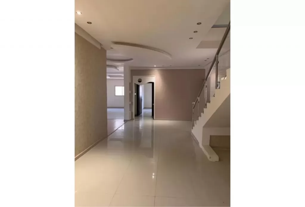 Résidentiel Propriété prête 4 chambres U / f Villa autonome  a louer au Riyad #23592 - 1  image 