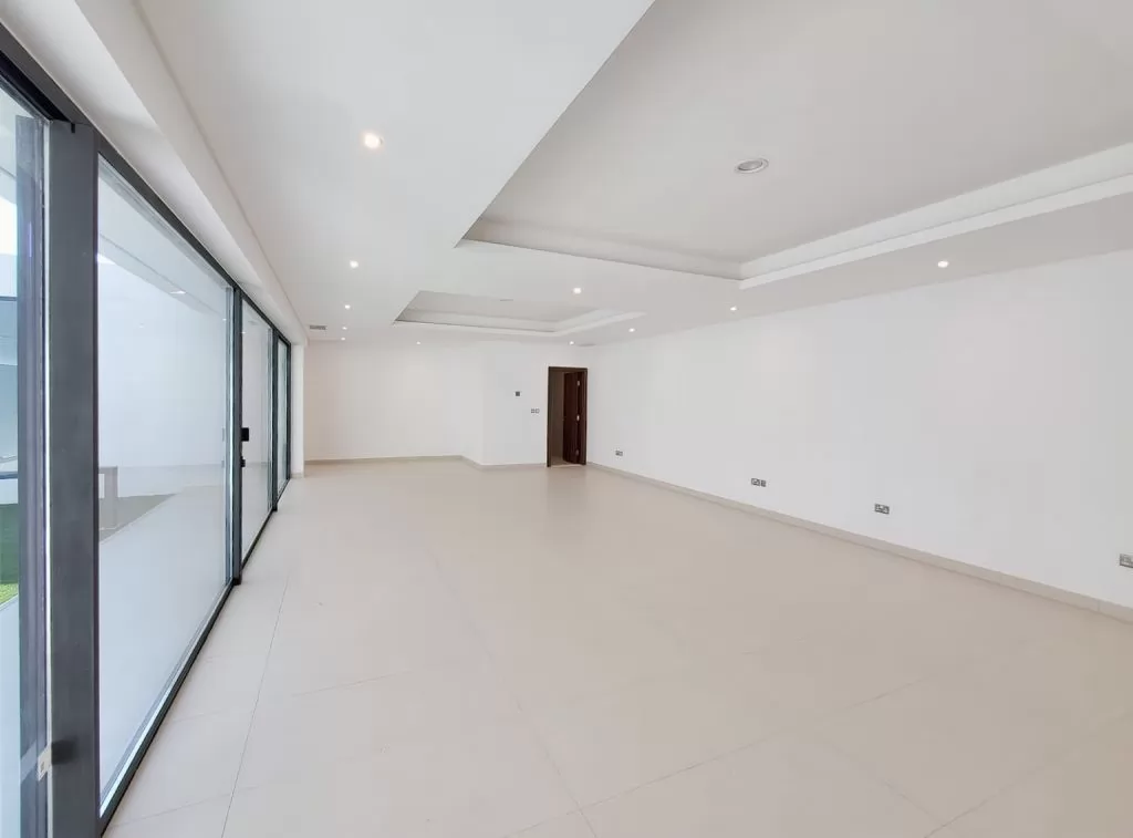 Residencial Listo Propiedad 4 habitaciones U / F Villa Standerlone  alquiler en Kuwait #23607 - 1  image 