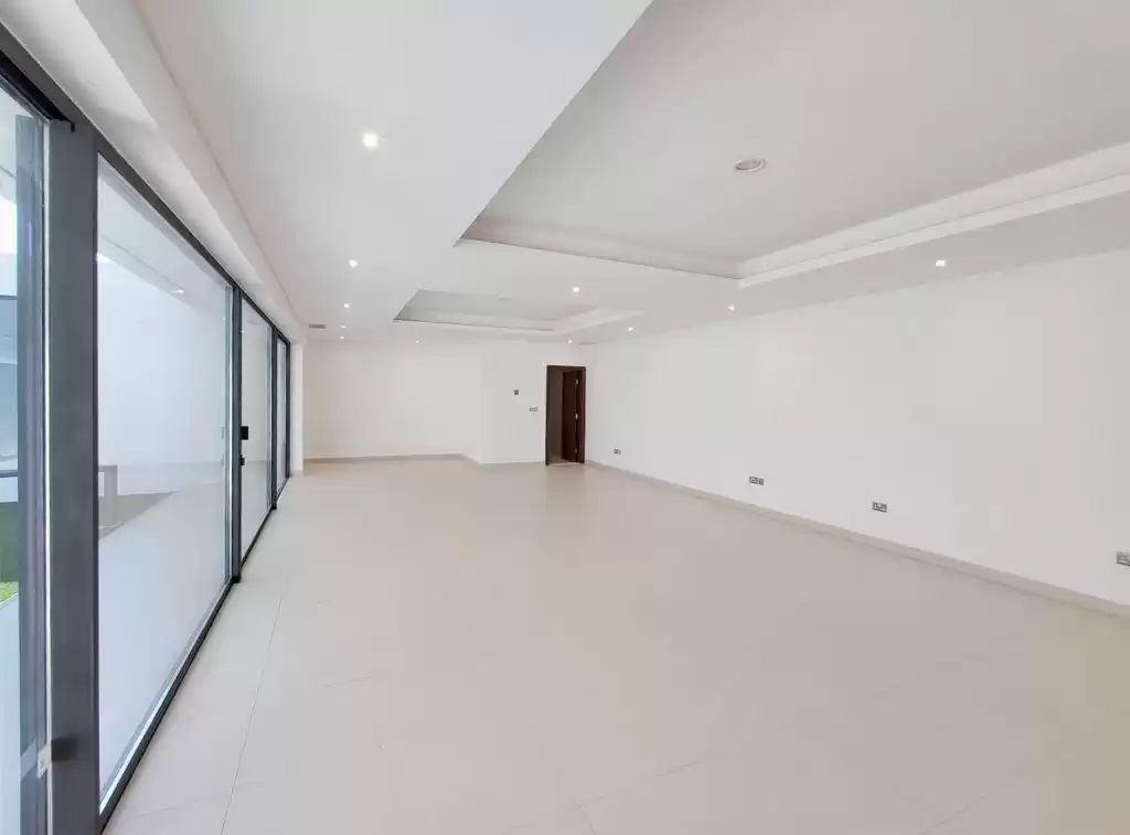 Жилой Готовая недвижимость 4 спальни Н/Ф Отдельная вилла  в аренду в Кувейт #23607 - 1  image 