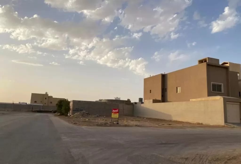 Terre Propriété prête Terrain Commercial  à vendre au Riyad #23611 - 1  image 