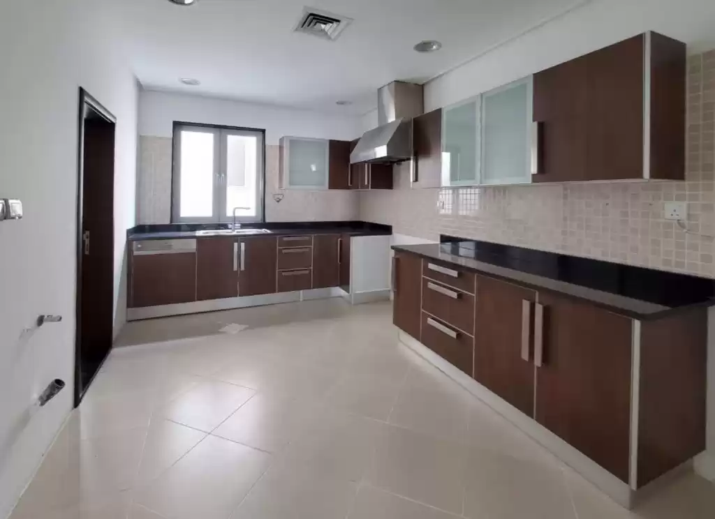 Residential Ready Property 3 Bedrooms U/F Apartment  for rent in Kuwait #23631 - 1  image 