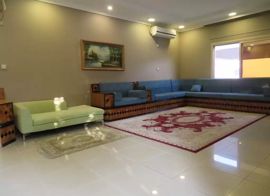 Жилой Готовая недвижимость 6 спален Ж/Ж Отдельная вилла  в аренду в Кувейт #23635 - 1  image 