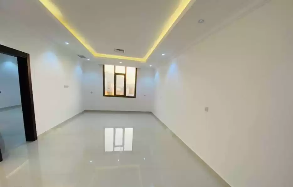 Residential Ready Property 3 Bedrooms U/F Apartment  for rent in Kuwait #23642 - 1  image 