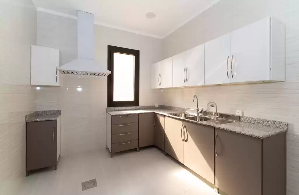 Residential Ready Property 4 Bedrooms U/F Apartment  for rent in Kuwait #23648 - 1  image 