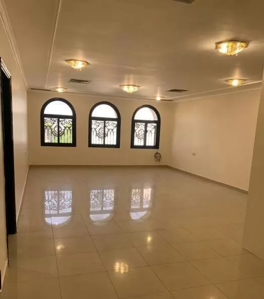 Residential Ready Property 4 Bedrooms U/F Apartment  for rent in Kuwait #23661 - 1  image 