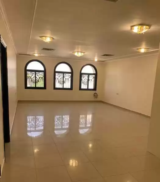 Residential Ready Property 4 Bedrooms U/F Apartment  for rent in Kuwait #23661 - 1  image 