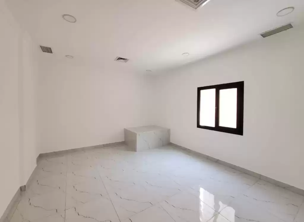 Wohn Klaar eigendom 5 Schlafzimmer U/F Duplex  zu vermieten in Kuwait #23675 - 1  image 