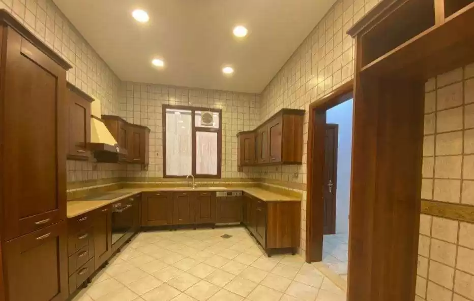 Residential Ready Property 4+maid Bedrooms U/F Apartment  for rent in Kuwait #23679 - 1  image 