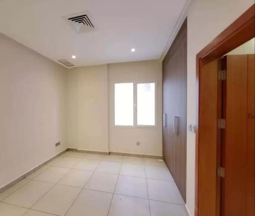 Residential Ready Property 3 Bedrooms U/F Apartment  for rent in Kuwait #23684 - 1  image 