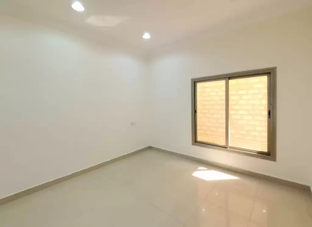 Residential Ready Property 3 Bedrooms U/F Apartment  for rent in Kuwait #23687 - 1  image 