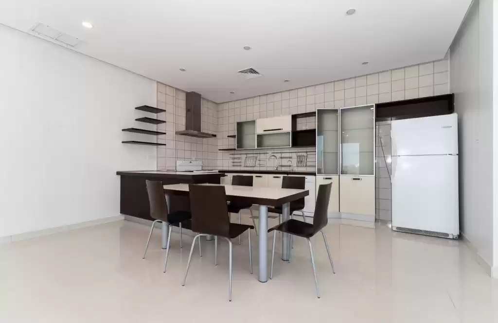 Residential Ready Property 3 Bedrooms S/F Apartment  for rent in Kuwait #23692 - 1  image 