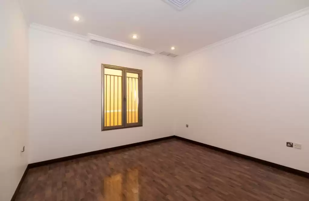 Residential Ready Property 4 Bedrooms U/F Apartment  for rent in Kuwait #23708 - 1  image 