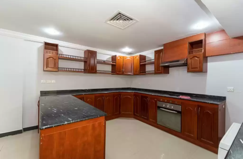 Wohn Klaar eigendom 3 Schlafzimmer U/F Wohnung  zu vermieten in Kuwait #23709 - 1  image 