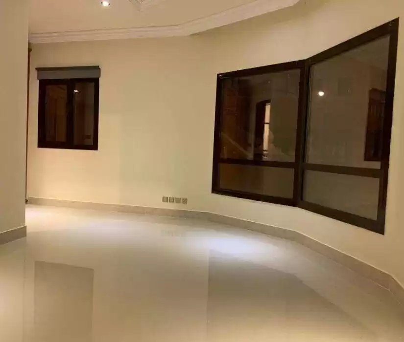Residential Ready Property 4 Bedrooms U/F Apartment  for rent in Kuwait #23720 - 1  image 