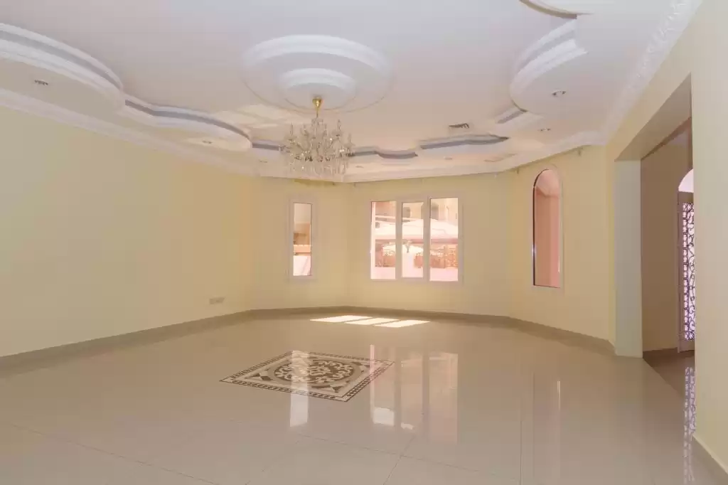 سكني عقار جاهز 3 غرف  غير مفروش شقة  للإيجار في الكويت #23723 - 1  صورة 