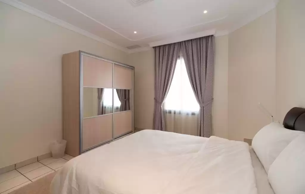 Residential Ready Property 3 Bedrooms F/F Apartment  for rent in Kuwait #23802 - 1  image 