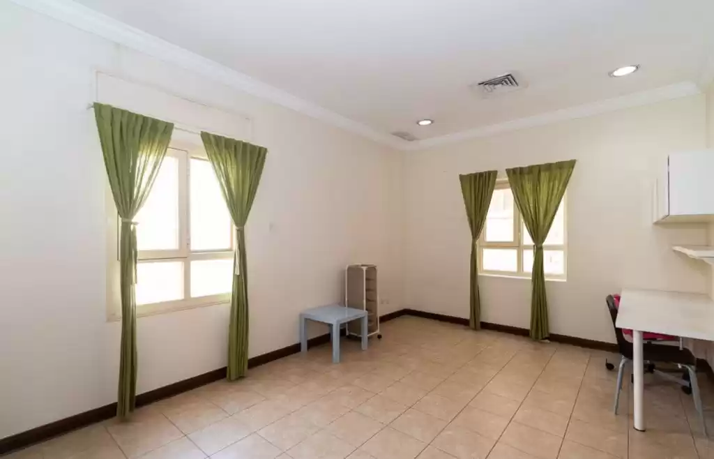 Residential Ready Property 3 Bedrooms U/F Apartment  for rent in Kuwait #23837 - 1  image 