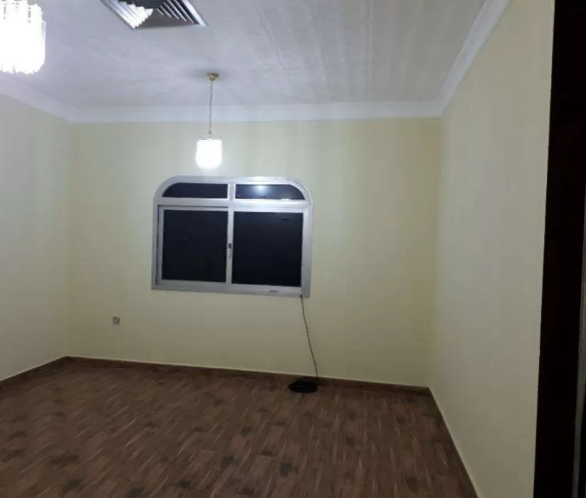 Residential Ready Property 4 Bedrooms U/F Apartment  for rent in Kuwait-City , Al-Asimah-Governate #23844 - 1  image 