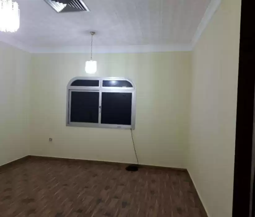 Residential Ready Property 4 Bedrooms U/F Apartment  for rent in Kuwait #23844 - 1  image 