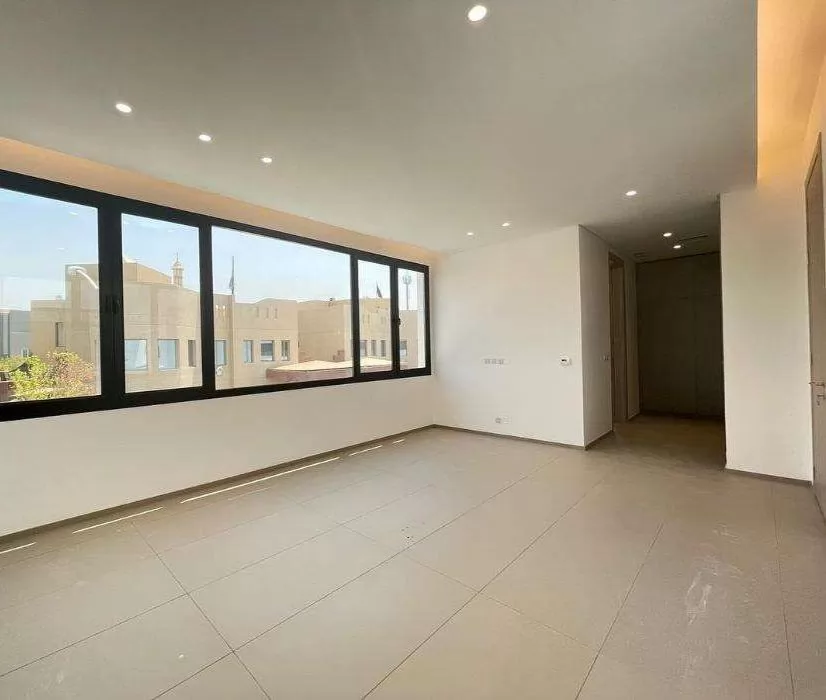 Жилой Готовая недвижимость 5 спален Н/Ф Отдельная вилла  в аренду в Кувейт #23848 - 1  image 
