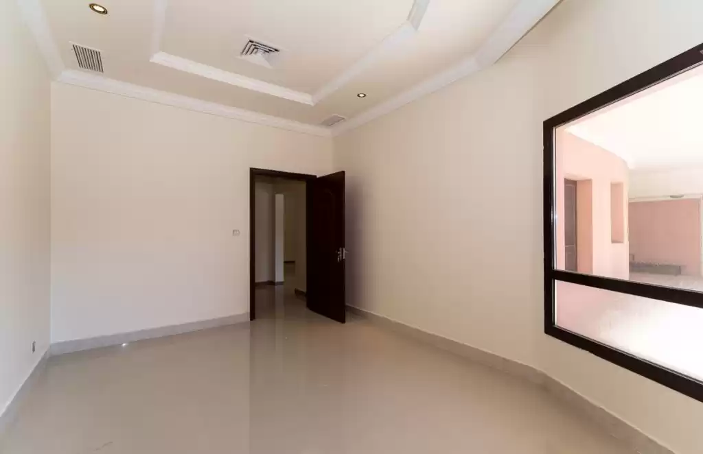 سكني عقار جاهز 2 غرف  غير مفروش شقة  للإيجار في الكويت #23885 - 1  صورة 
