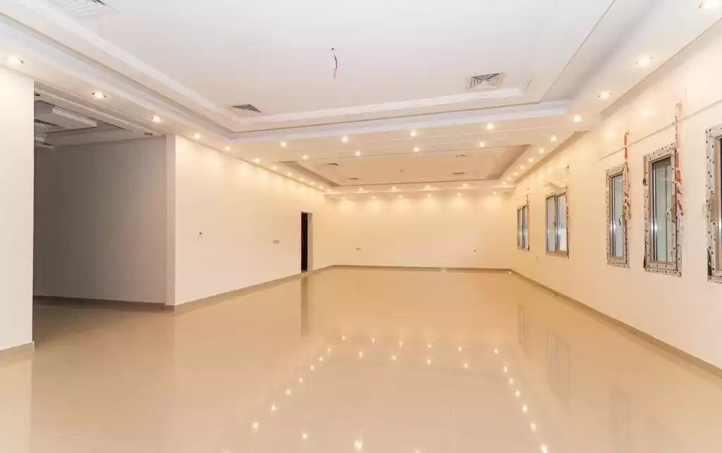 yerleşim Hazır Mülk 7+ Yatak Odası U/F Müstakil Villa  kiralık içinde Kuveyt #23888 - 1  image 