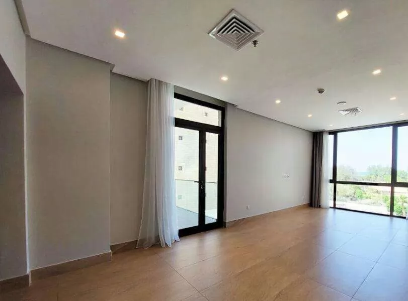 Жилой Готовая недвижимость 2 спальни Н/Ф Квартира  в аренду в Кувейт #23933 - 1  image 