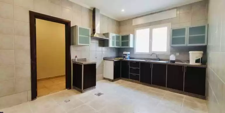 Residential Ready Property 4 Bedrooms U/F Apartment  for rent in Kuwait #23999 - 1  image 