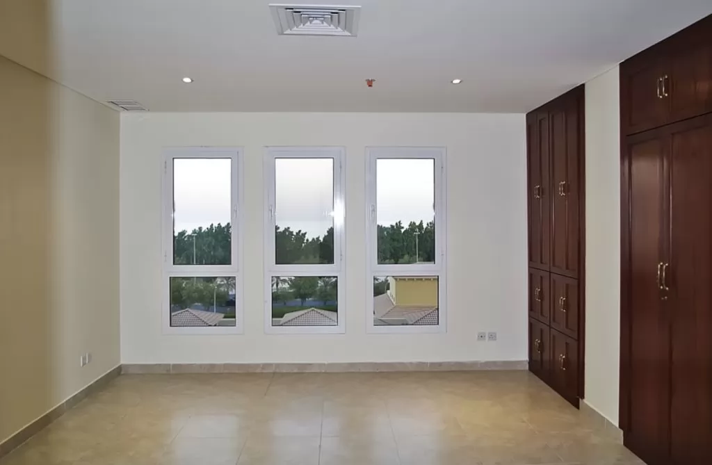 Wohn Klaar eigendom 4 Schlafzimmer U/F Duplex  zu vermieten in Kuwait #24017 - 1  image 