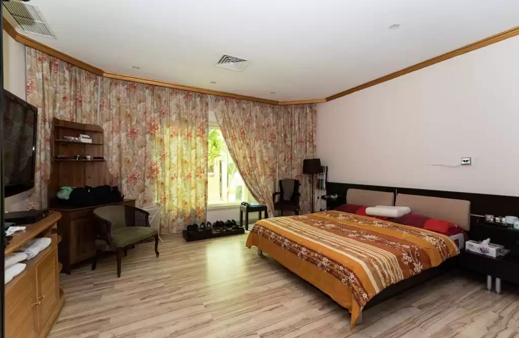 yerleşim Hazır Mülk 5 Yatak Odası F/F Müstakil Villa  kiralık içinde Kuveyt #24018 - 1  image 