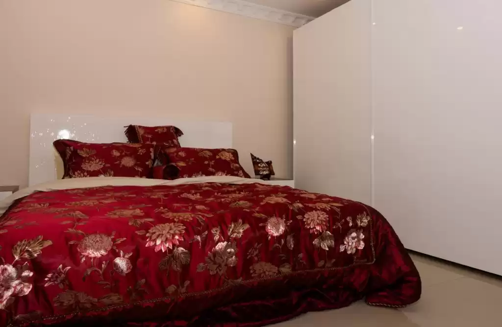 Wohn Klaar eigendom 1 Schlafzimmer F/F Wohnung  zu vermieten in Kuwait #24024 - 1  image 