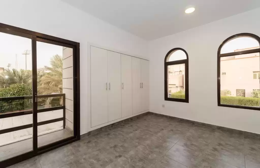 Résidentiel Propriété prête 5 chambres U / f Villa autonome  a louer au Koweit #24026 - 1  image 