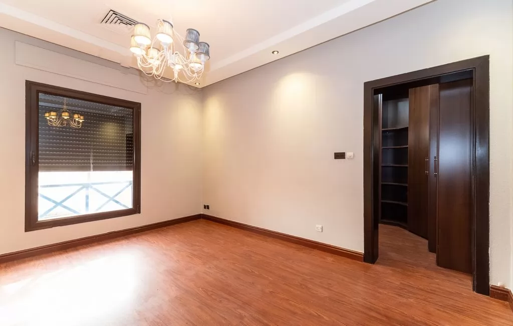 Жилой Готовая недвижимость 6 спален Н/Ф Отдельная вилла  в аренду в Кувейт #24028 - 1  image 