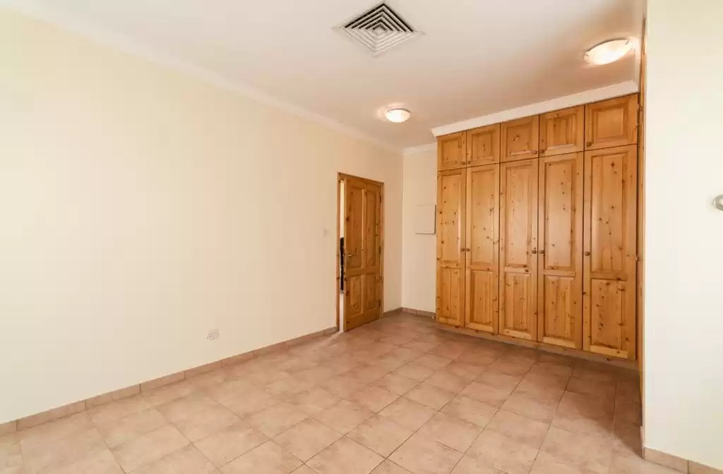Жилой Готовая недвижимость 6 спален Н/Ф Отдельная вилла  в аренду в Кувейт #24069 - 1  image 