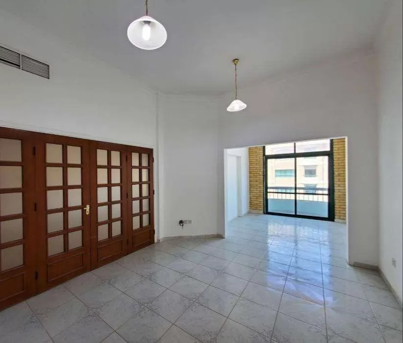 Wohn Klaar eigendom 3 Schlafzimmer U/F Wohnung  zu vermieten in Kuwait #24072 - 1  image 