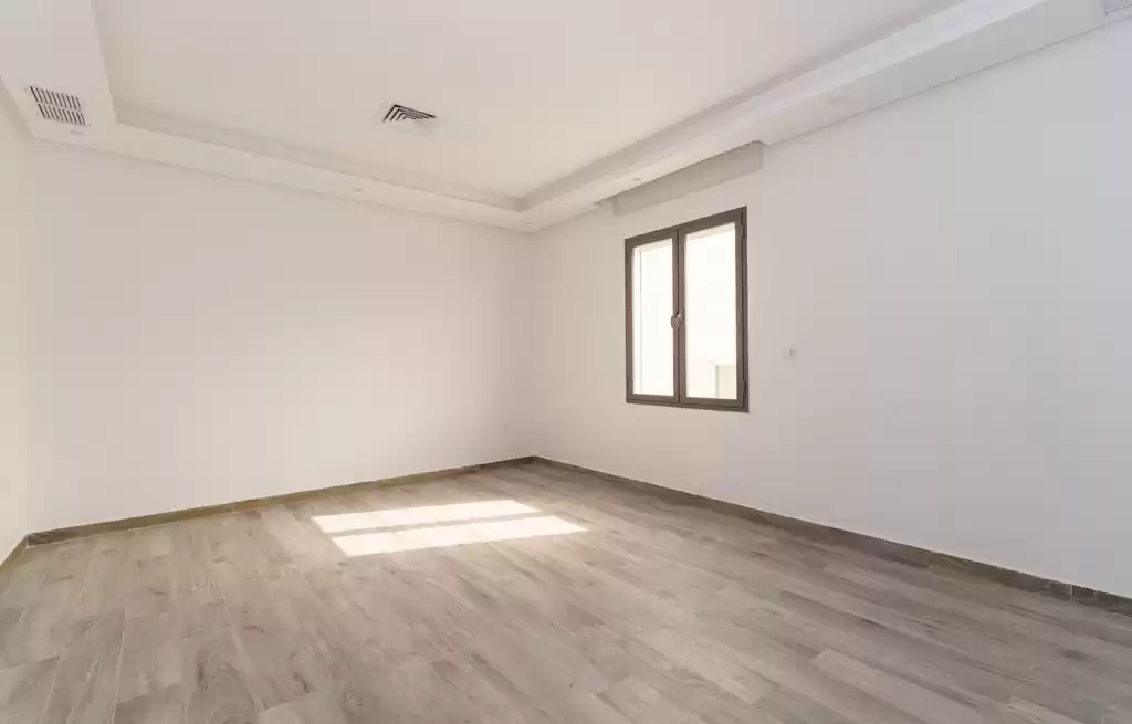 Wohn Klaar eigendom 4 Schlafzimmer U/F Wohnung  zu vermieten in Kuwait #24073 - 1  image 