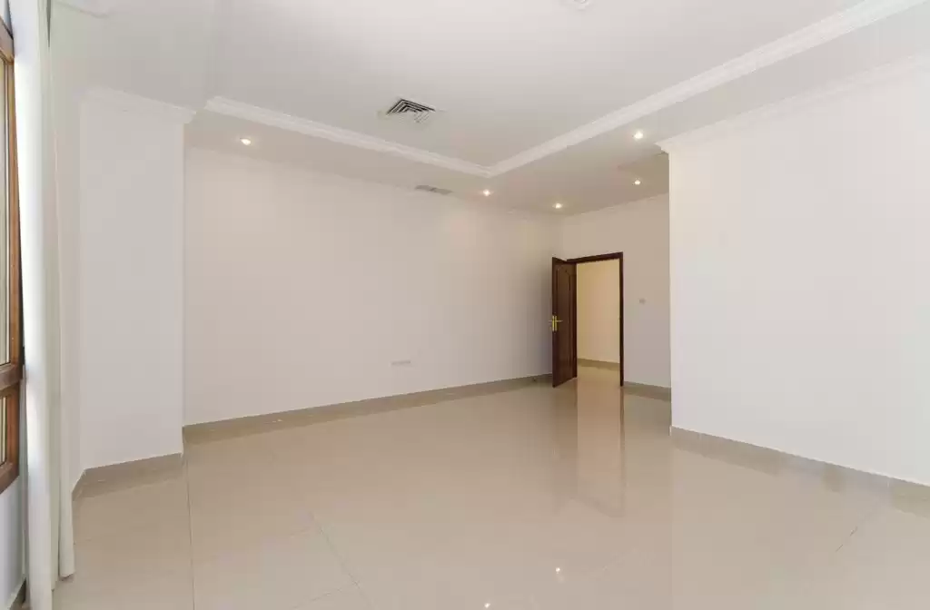 Wohn Klaar eigendom 3 Schlafzimmer U/F Wohnung  zu vermieten in Kuwait #24141 - 1  image 