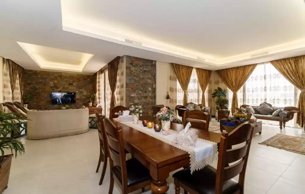 Wohn Klaar eigendom 4 Schlafzimmer F/F Alleinstehende Villa  zu vermieten in Kuwait #24143 - 1  image 