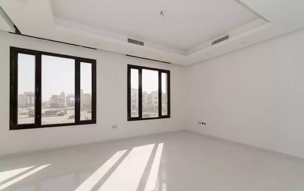 Жилой Готовая недвижимость 4 спальни Н/Ф Квартира  в аренду в Кувейт #24159 - 1  image 