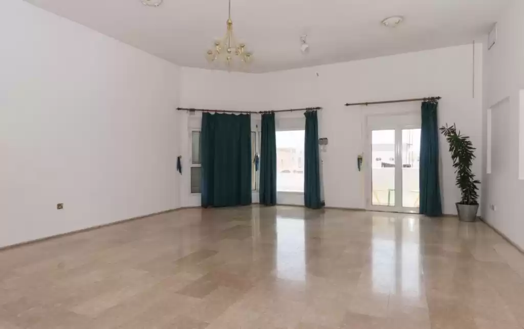 Residential Ready Property 3 Bedrooms U/F Apartment  for rent in Kuwait #24165 - 1  image 