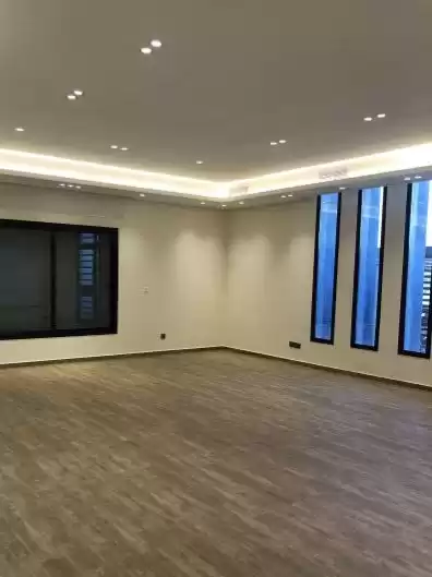 Residential Ready Property 3+maid Bedrooms U/F Standalone Villa  for rent in Kuwait #24179 - 1  image 