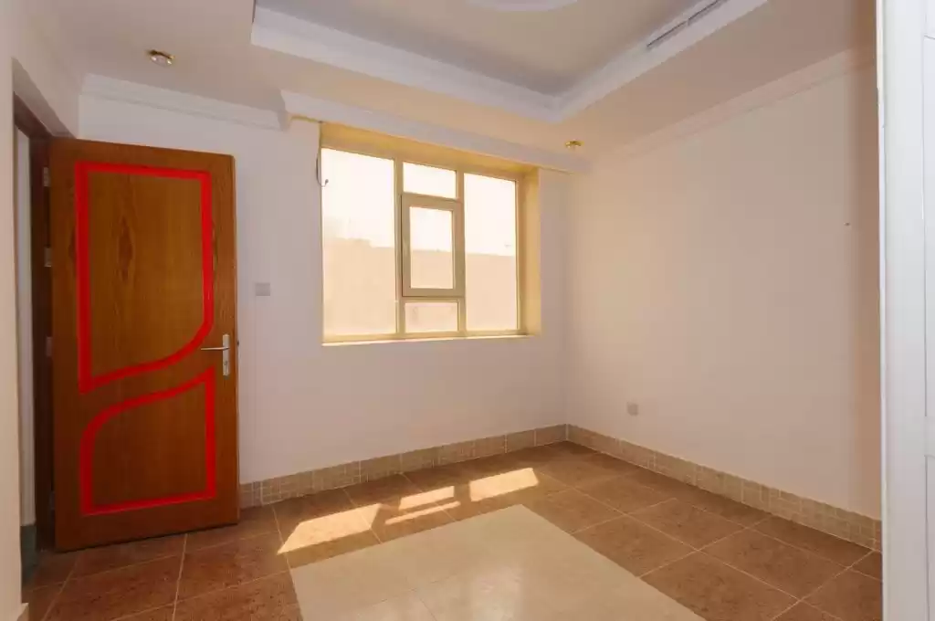 Wohn Klaar eigendom 4 Schlafzimmer U/F Wohnung  zu vermieten in Kuwait #24191 - 1  image 