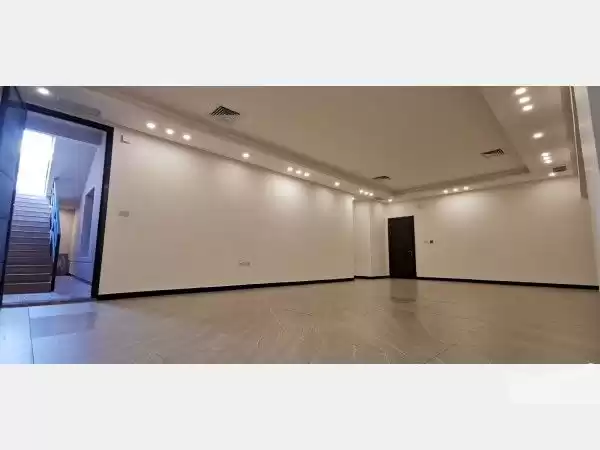 Жилой Готовая недвижимость 4+комнаты для горничных Н/Ф Квартира  в аренду в Кувейт #24201 - 1  image 
