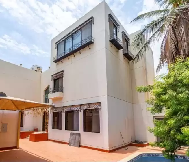 Wohn Klaar eigendom 5 + Zimmermädchen S/F Alleinstehende Villa  zu vermieten in Riad #24209 - 1  image 