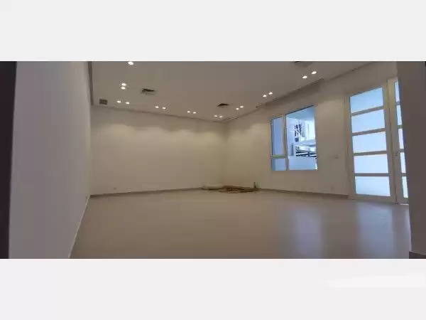 Residencial Listo Propiedad 5 + habitaciones de servicio U / F Apartamento  alquiler en Kuwait #24215 - 1  image 