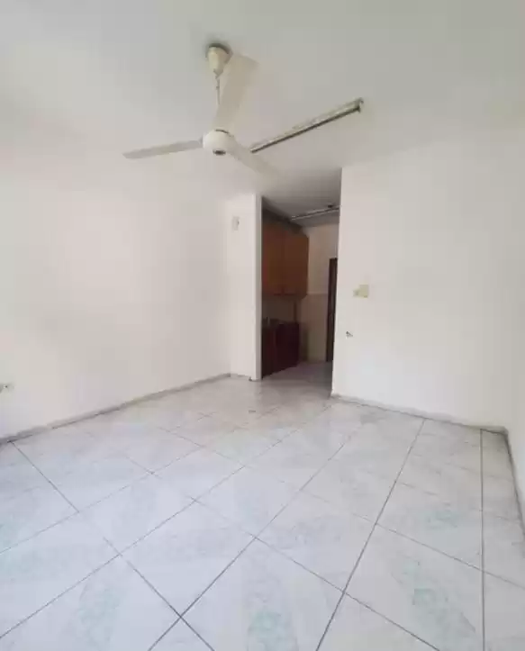 Residential Ready Property 1 Bedroom U/F Apartment  for rent in Dubai #24217 - 1  image 