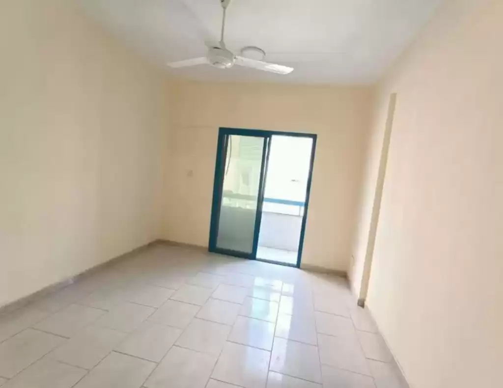 Residential Ready Property 1 Bedroom U/F Apartment  for rent in Dubai #24222 - 1  image 
