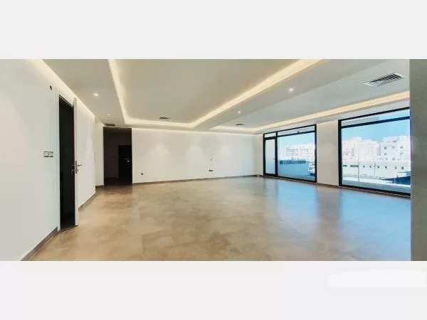 Жилой Готовая недвижимость 5+комнат для горничных Н/Ф Квартира  в аренду в Кувейт #24223 - 1  image 